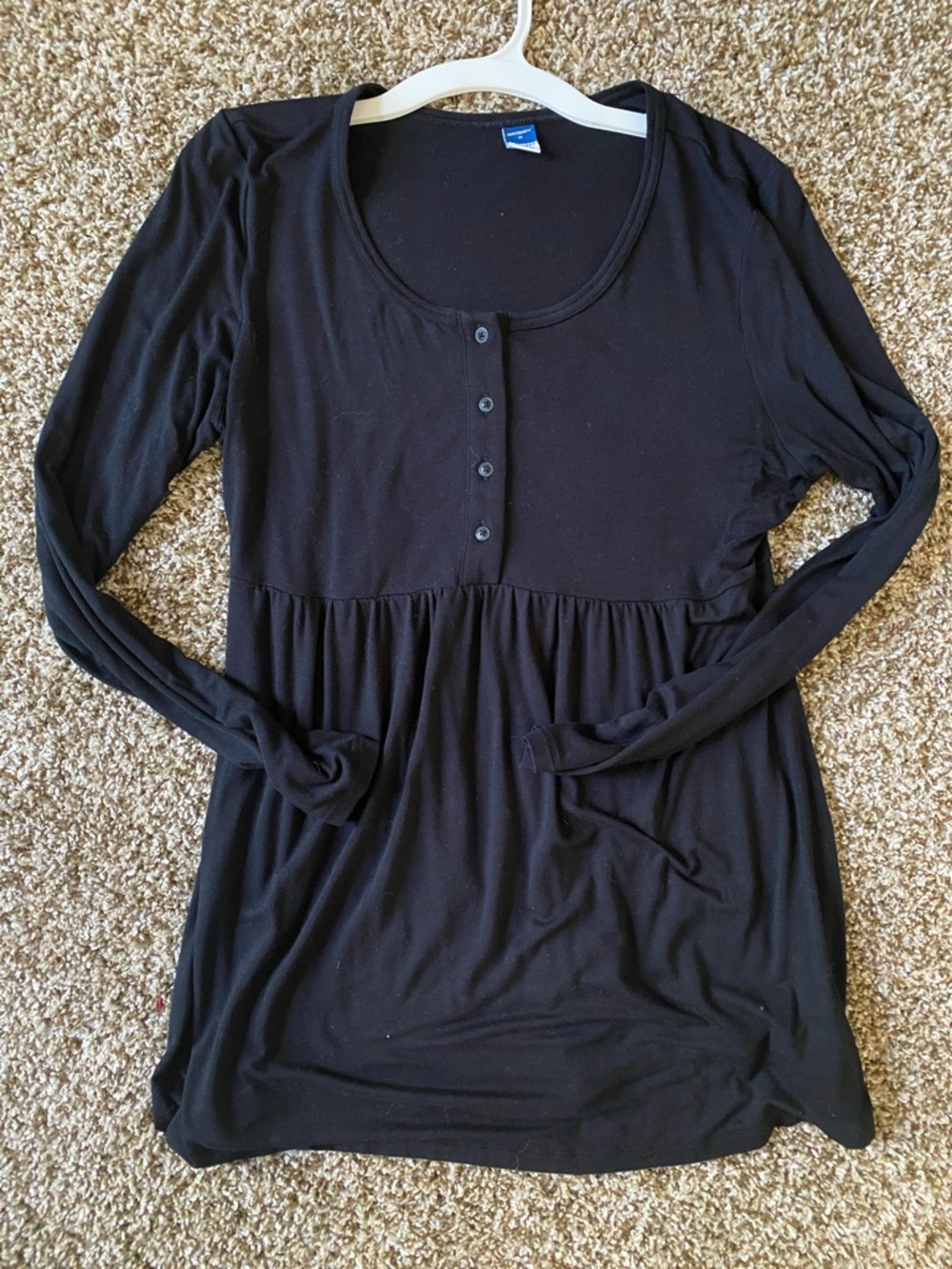 Old Navy Black Maternity Long-Sleeve Scoop Neck Tunic with Button Placket